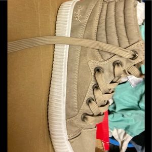 Blowfish sneaker like new